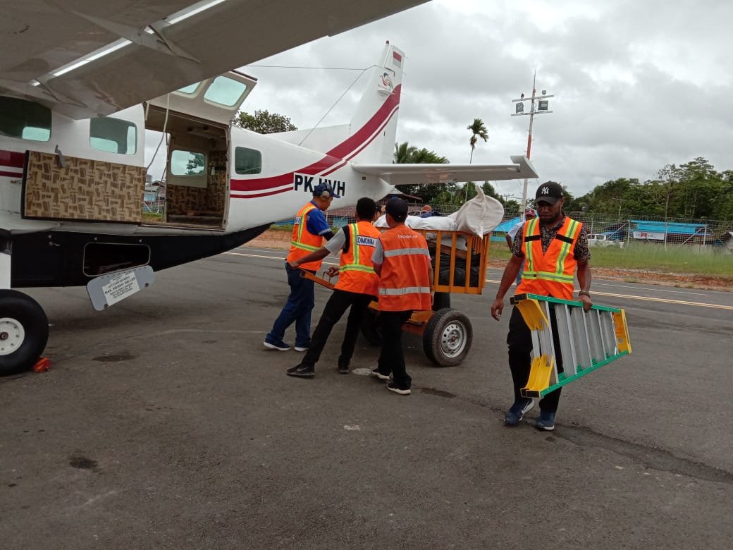 Ground crew handling cargo on the ramp